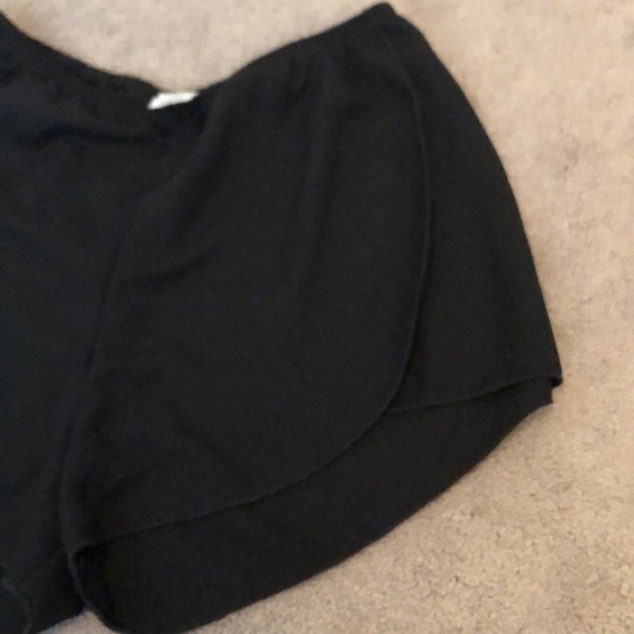 Black loose shorts - Picture 3 of 4